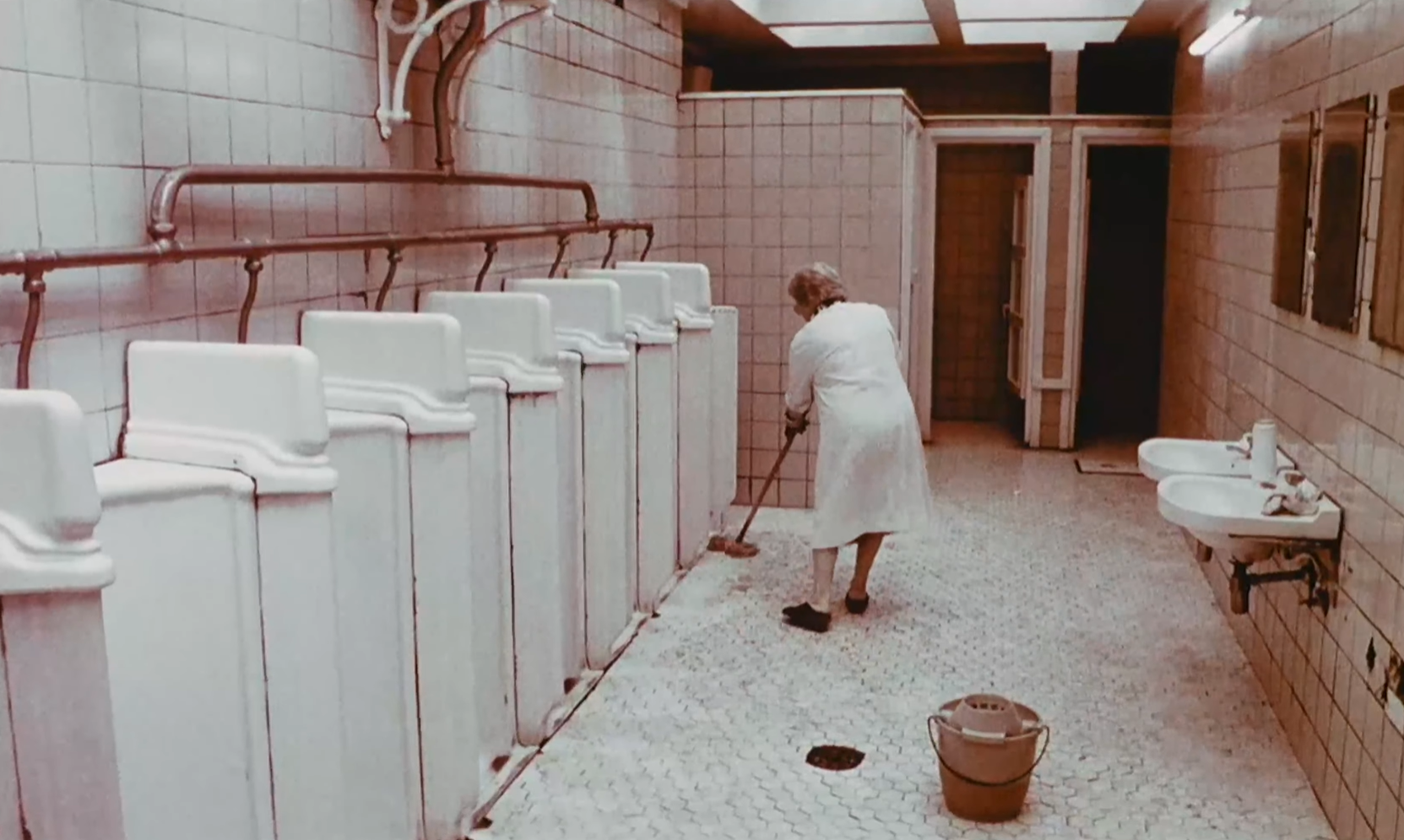 Fotograma del cortometraje "Esukal emakumeak" de la cineasta vasca Mirentxu Loyarte.